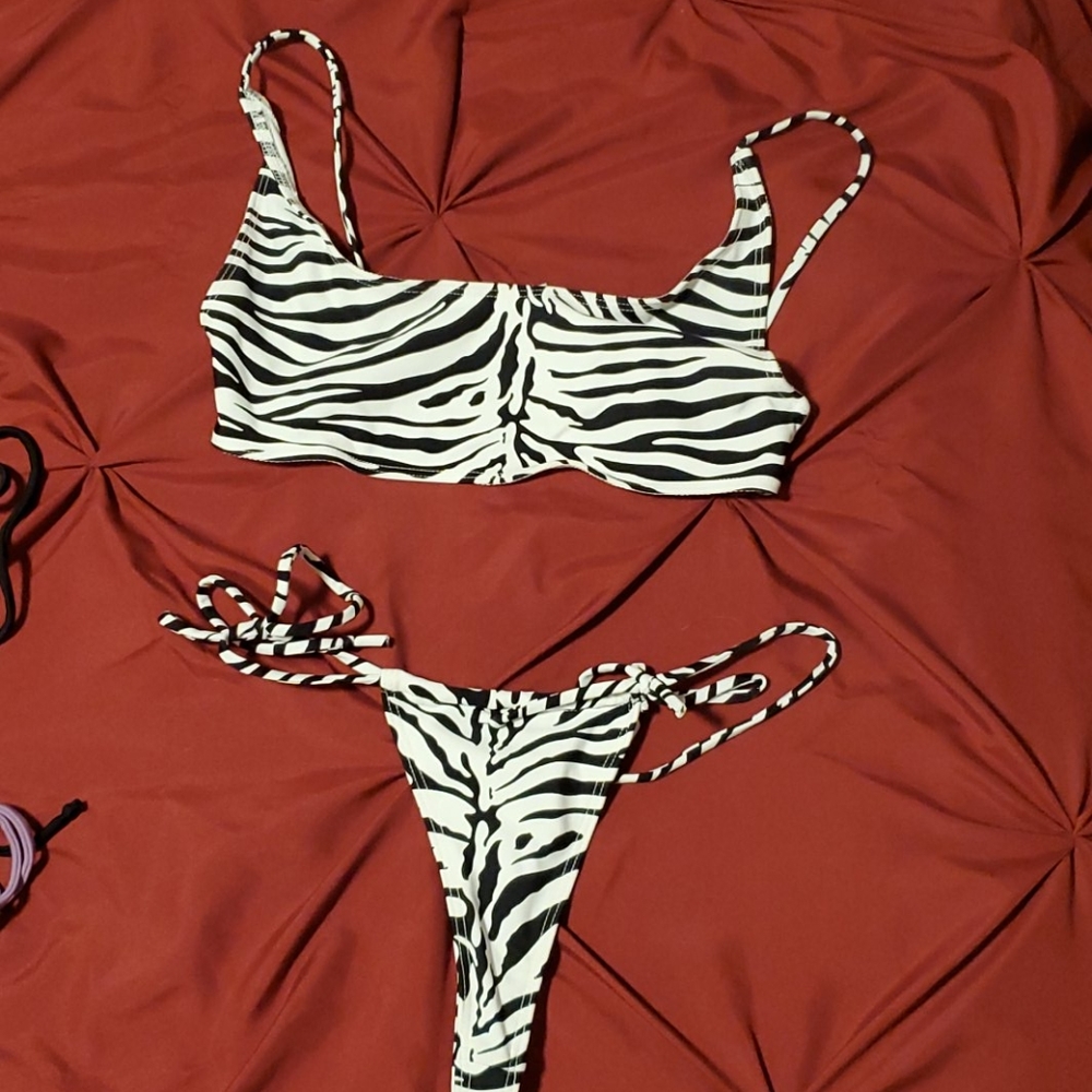 Fasion Nova zebra bikini